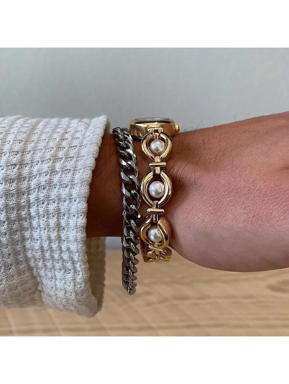 Luxury Y2K style Gold round stainless steel quartz pearl stone charm watch